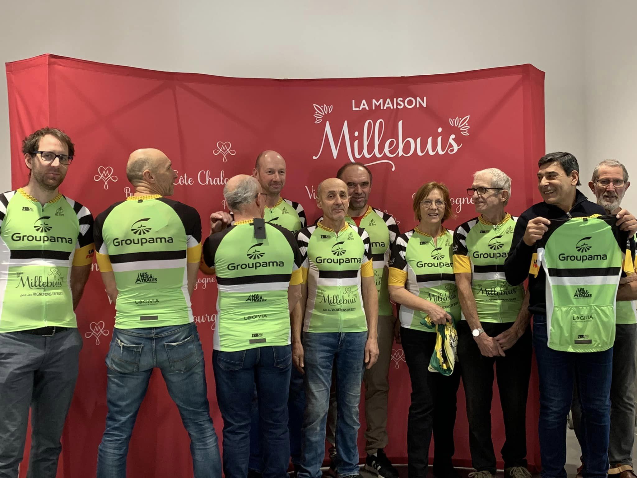Cérémonie de remise des nouveaux maillots